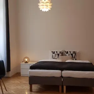 Spálená Studio , Praga República Checa